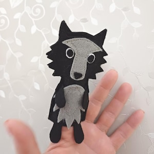 Black Wolf Felt Finger Puppet Pattern for children.
