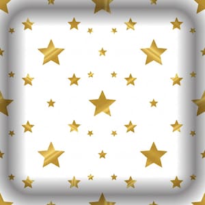 Peut inclure: Assiette carrée blanche avec un motif répété d'étoiles dorées de différentes tailles. Les étoiles sont espacées uniformément sur la surface, créant un design festif. L'assiette a un bord légèrement surélevé.