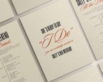 Peut inclure: Cartes d'invitation crème avec texte noir et rouge. La carte centrale indique "She's Ready to Say 'I Do'" et invite les invités au week-end d'enterrement de vie de jeune fille de Sally. D'autres cartes détaillent l'itinéraire.