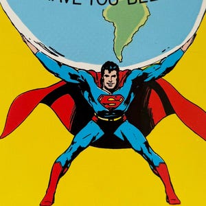 Carte postale vintage Superman tenant un globe terrestre, DC Comics, super-héros, 1981