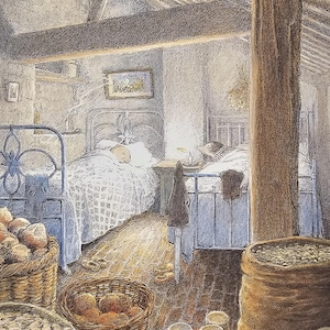 Puede incluir: Una ilustración de acuarela de un dormitorio con dos camas, una con una persona durmiendo y la otra con un erizo durmiendo. La habitación está llena de cestas de comida, tarros y una bolsa de patatas.