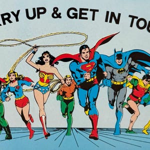 Batgirl, Robin, Batman, Superman, Wonder Woman, Aquaman, Freccia Verde, Supergirl, Lanterna Verde, DC Comics, Supereroe, 1981, Cartolina d'epoca