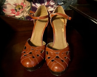 70’s Style Platform Vintage Sandals Burnt Orange Size 4