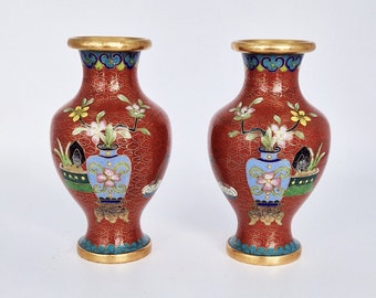Coppia di vasi cloisonne in bronzo cinese vintage.