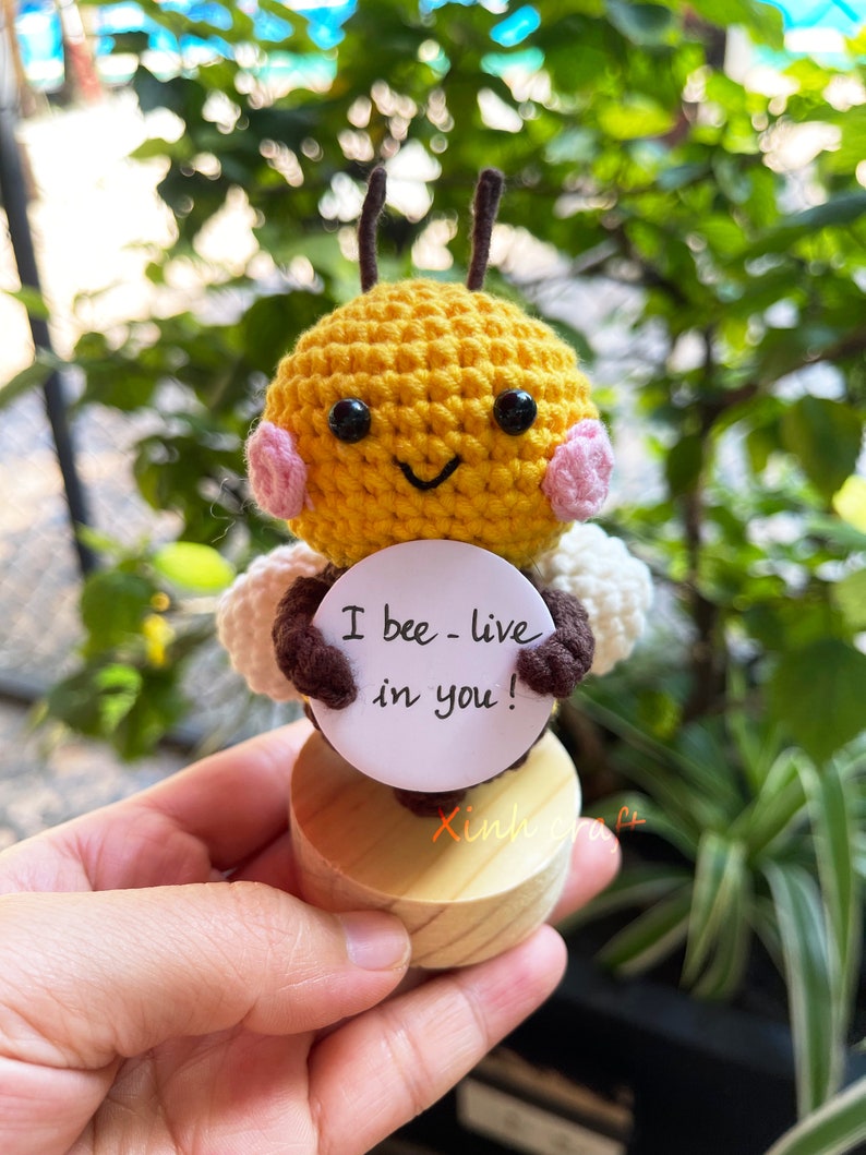 Bee Happy Biene Kuscheltier – Süßer Glücksbringer Mit Karte, Perfekt Als Geschenk Für Freunde & Familie