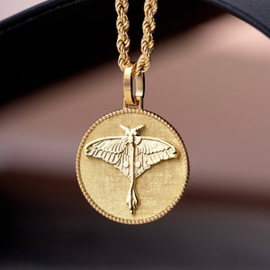 14K Gold Luna Motten Halskette: Personalisierter Münzanhänger