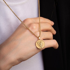 Collar con medallón del Arcángel Miguel en oro de 14 quilates: joyería personalizada de la guarda