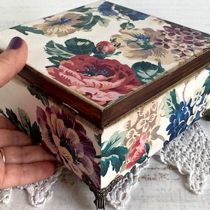 Handgemachte Holzbox mit Vintage Postkarte, Geschenk zum Muttertag, Teebeutelaufbewahrung, Hello Spring Zeichen, Teebox, Schatzkiste, Stash Box