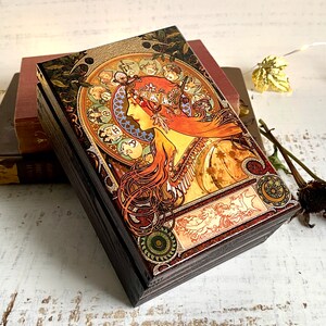 Boîte cadeau tarot Alphonse Mucha pour femme, boîte cadeau, boîte mystère, porte-cartes de tarot, zodiaque Mucha, prêt à expédier, cadeau maman image 1