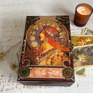 Boîte cadeau tarot Alphonse Mucha pour femme, boîte cadeau, boîte mystère, porte-cartes de tarot, zodiaque Mucha, prêt à expédier, cadeau maman image 4