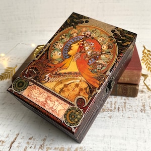 Boîte cadeau tarot Alphonse Mucha pour femme, boîte cadeau, boîte mystère, porte-cartes de tarot, zodiaque Mucha, prêt à expédier, cadeau maman image 2