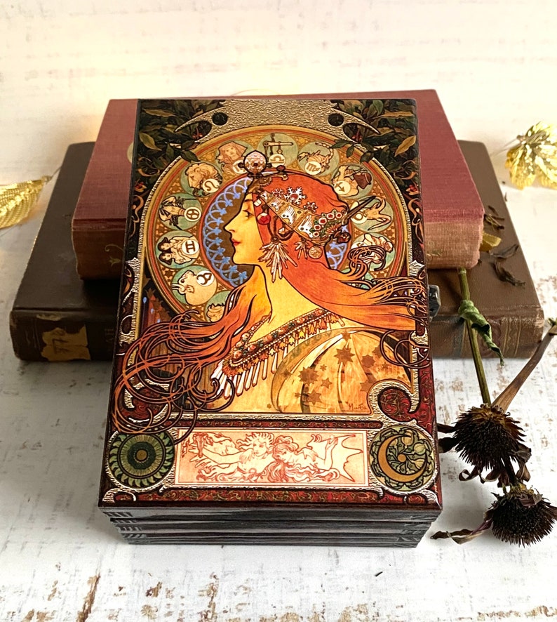 Boîte cadeau tarot Alphonse Mucha pour femme, boîte cadeau, boîte mystère, porte-cartes de tarot, zodiaque Mucha, prêt à expédier, cadeau maman image 10