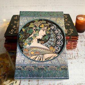 Joyero de madera Alphonse Mucha verde esmeralda, Almacenamiento de tarot, Porta cartas de tarot, Baraja de cartas de tarot, Caja de madera para anillos, Hecho a pedido 5-7 días.