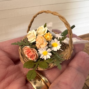 Puppenhaus Miniatur Blumen Sammelkorb und Blumen