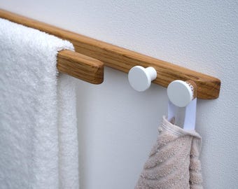 Toallero rústico de roble con perillas blancas - Organizador flotante para baño