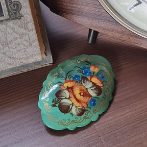 Vintage Folk Art Brooch Artist Signed Hand Painted Botanical Lacquer Pin Edwardian Style Wavy Edge Oval Frilly Brooch Gift for Her Retro