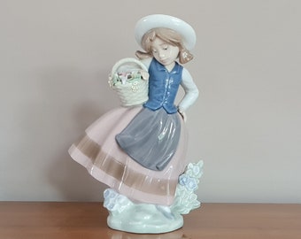 Vintage Lladro Figurine 5221 Sweet Scent Figure Girl With Flowers