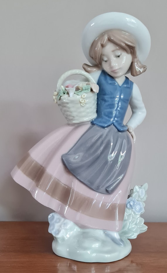 Vintage Lladro Figurine 5221 Sweet Scent Figure Girl With Flowers