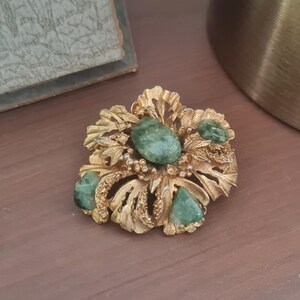 Vintage Brooch Ornate Gold Tone Green Stones Mid-Century Costume Jewellery Statement Brooch Lapel Pin Gift for Her Retro Accessory