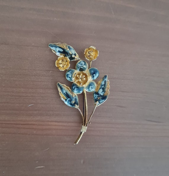Vintage Gold Tone Filigree Flower Brooch, Enamel … - image 1