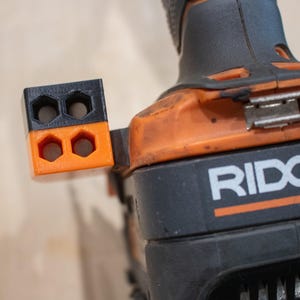 Photo showing the magnets on one side of the bit holder