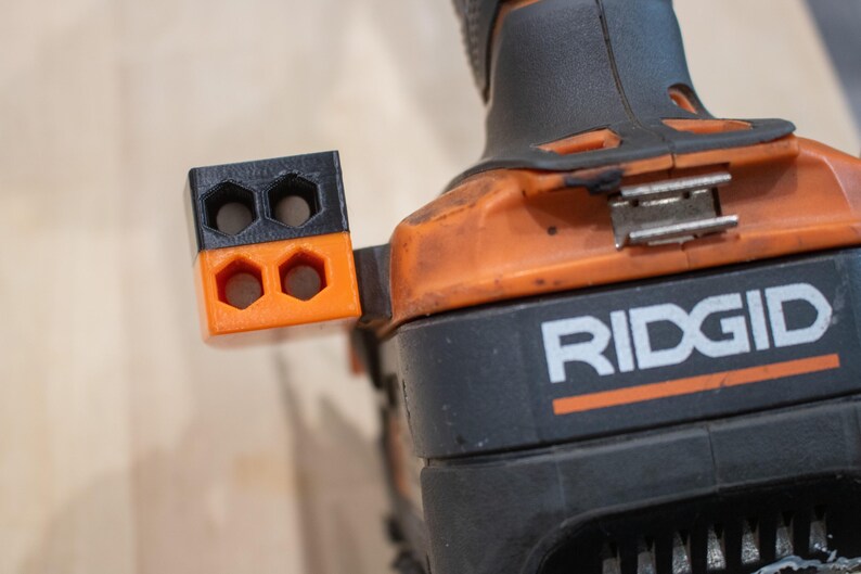 Photo showing the magnets on one side of the bit holder
