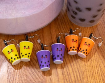 Pendientes colgantes Happy Boba, adorables joyas de té de burbujas, accesorio kawaii para amantes de la comida, regalo único para los amantes del té.