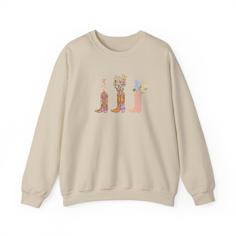 Botas de vaquero florales Gildan Crewneck sudadera, sudadera de botas de vaquera de flores, cuello redondo occidental, idea de regalo, regalo para amigos imagen 7