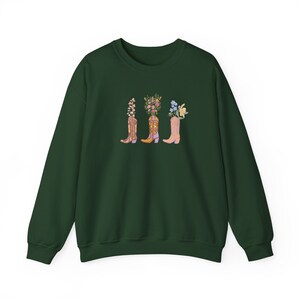 Botas de vaquero florales Gildan Crewneck sudadera, sudadera de botas de vaquera de flores, cuello redondo occidental, idea de regalo, regalo para amigos imagen 9