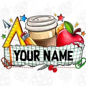 Op de afbeelding: Een gescheurd stuk papier met een groen rasterpatroon en de tekst "YOUR NAME" in zwart. Het papier wordt omringd door schoolbenodigdheden, waaronder een rode appel, een potlood, een liniaal, een koffiebeker en een papieren vliegtuig.
