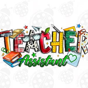 Puede incluir: Diseño gráfico colorido con la palabra "TEACHER" en letras grandes, con varios útiles escolares incorporados en las letras. Las palabras "Assistant" están debajo de la palabra "TEACHER" en letras verdes.