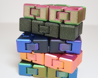 Infinity Cube – Giocattolo Fidget compatto per adulti e bambini – Cubo 3D – Idea regalo sensoriale – Giocattolo da scrivania