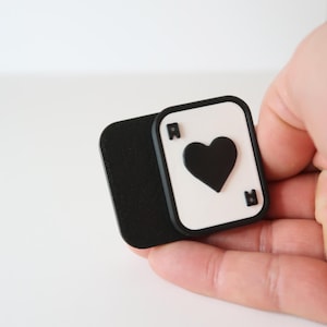 Fidget Card – Rei de Copas Preto | Brinquedo Fidget Sensorial Original | Brinquedo Fidget | Presente Original | Spinner de Mão
