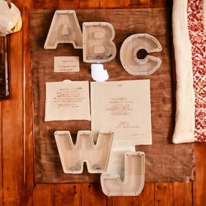 Hucha de madera con letras inglesas, diseño rojo neto de alto valor, regalo de dibujos animados deseable para niños