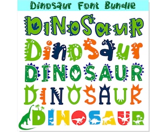 Può includere: Un set di cinque font di dinosauri colorati. La parola "Dinosaur" è scritta in cinque stili diversi, ognuno con uno schema di colori e uno stile di font diversi. I design sono perfetti per l'uso in artigianato, scrapbooking e altri progetti creativi.