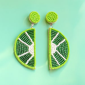 Lime Slice Earrings, Green Citrus Fruit Jewelry – Fun Summer Food Earrings, Cute Beaded Drop Accessory, Unique Handmade Gift Idea for Her
