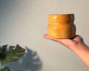 Single Tier Vase in Honey Pot