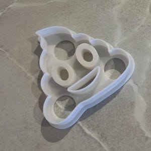 Just3dprintings 面白い渦巻き絵文字クッキーカッター | あらゆる年齢層向けの面白いベーキングツール