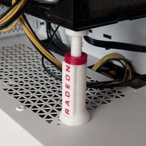 Just3dprintings Verstellbare Grafik-Grafikkarten-Halterung | Radeon/Nvidia-inspiriertes Design