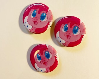 Può includere: Tre spille da balia rosa e bianche con un pony dei cartoni animati con occhi blu e una lingua rosa che sporge. Il pony indossa un colletto bianco con stelle blu.