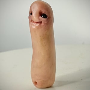 Lange Bohne - Surreale Kreatur aus Polymer Clay | Niedliche und Seltsame handgefertigte Skulptur | Schräge Künstlerpuppe Sammlerstück Bild 5