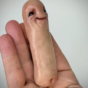 Lange Bohne - Surreale Kreatur aus Polymer Clay | Niedliche und Seltsame handgefertigte Skulptur | Schräge Künstlerpuppe Sammlerstück Bild 3