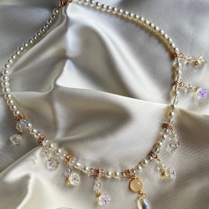 Gargantilla con flor en forma de lágrima dorada, joyería elegante y única, gargantilla delicada inspirada en Bridgerton, gargantilla de regalo de Navidad