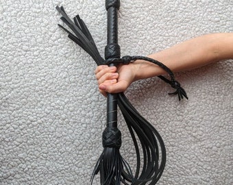 Cat o' nine tails en cuir Genie | Flogger en cuir de veau | Flogger BDSM moyen