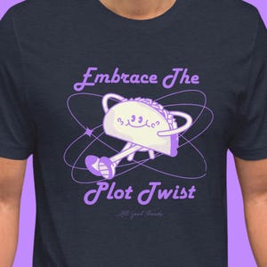 Acepta el giro de la trama / Camiseta gráfica / Camiseta morada con tacos