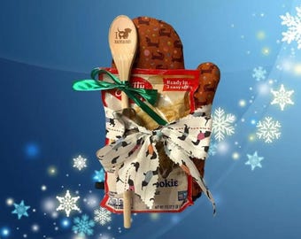 Dachshund Cookie Making Kit, Hot Pad, Etched Spoon & Cutter