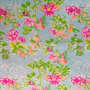 Puede incluir: Un letrero de madera rústica con el texto "Welcome to our home" en un estilo manuscrito. El letrero presenta un acabado envejecido y un diseño sencillo y acogedor, ideal para un porche o entrada.