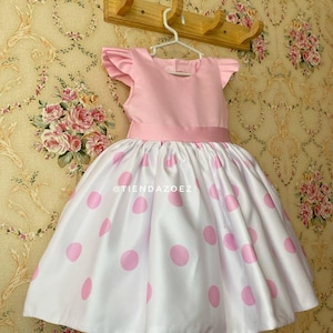 Minnie Mouse dress for girls. Photo session for a girl dressed in a themed dress. birthday with pink dress and white dots.Minnie costume