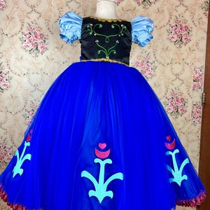Costume inspired by a frozen with cape for girls. Girl&#39;s blue dress with snow sparkles. Anna birthday dress. Dress for special occasions.