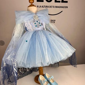 Costume inspired by a frozen with cape for girls. Girl&#39;s blue dress with snow sparkles. Frozen birthday dress. Dress for special occasions.